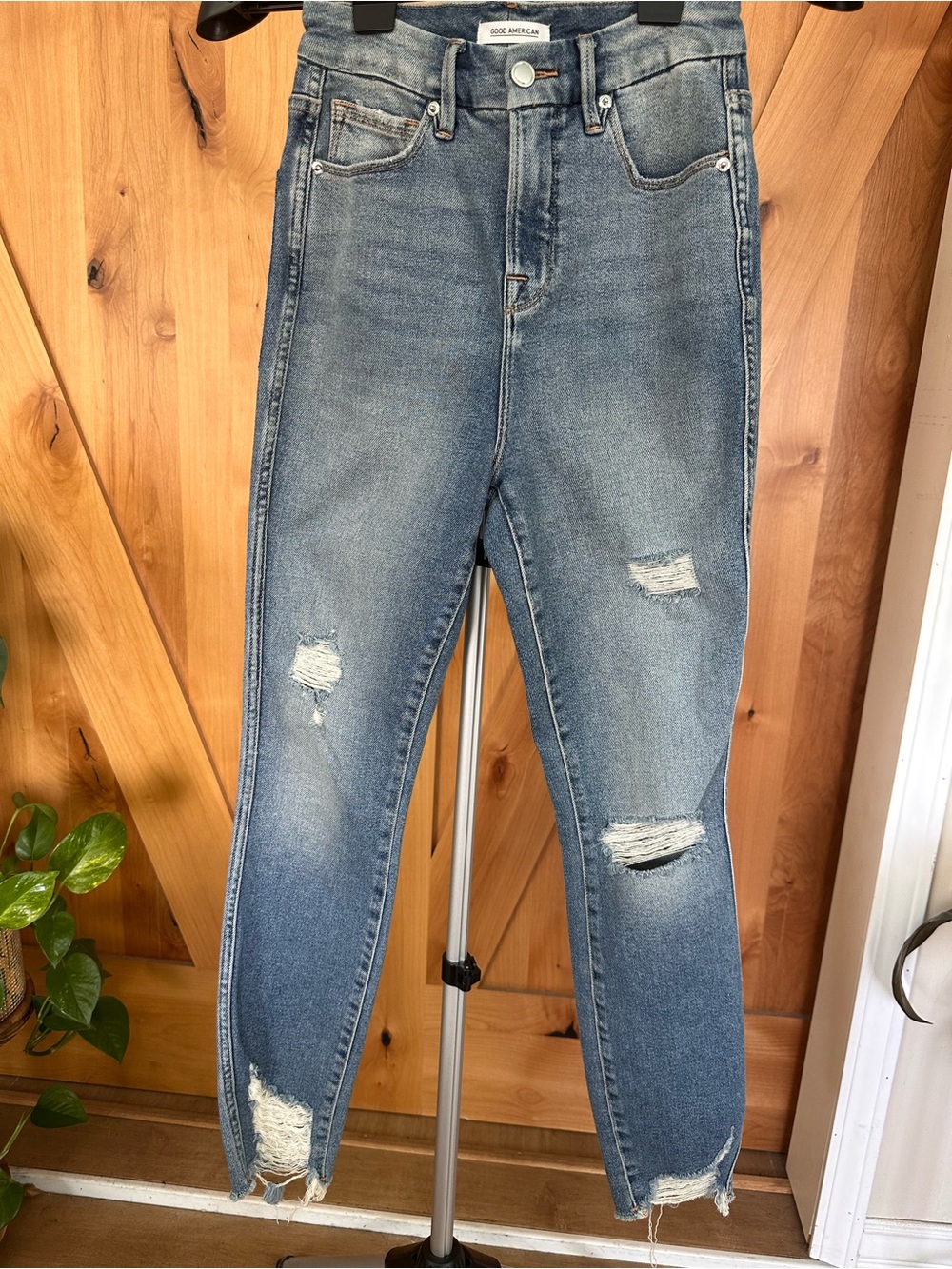 Good American Good Curve Skinny Crop Distressed Jeans in Blue411 (Size 2/26)